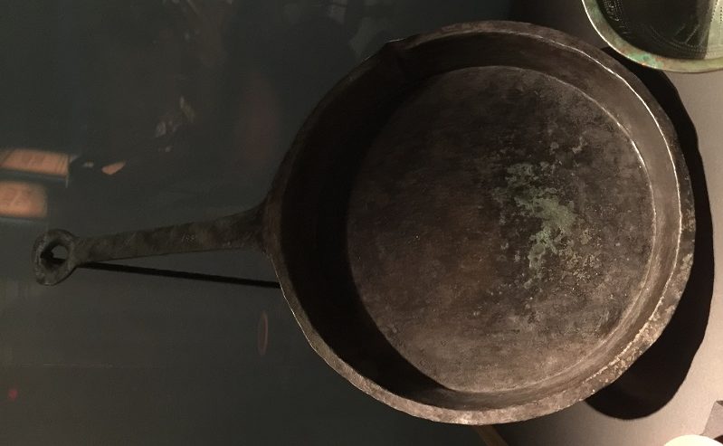 Frying pan found in Pompeii